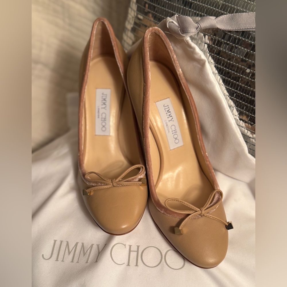 Jimmy Choo Beige Leather Heels with Bow Accent size 38 / 7